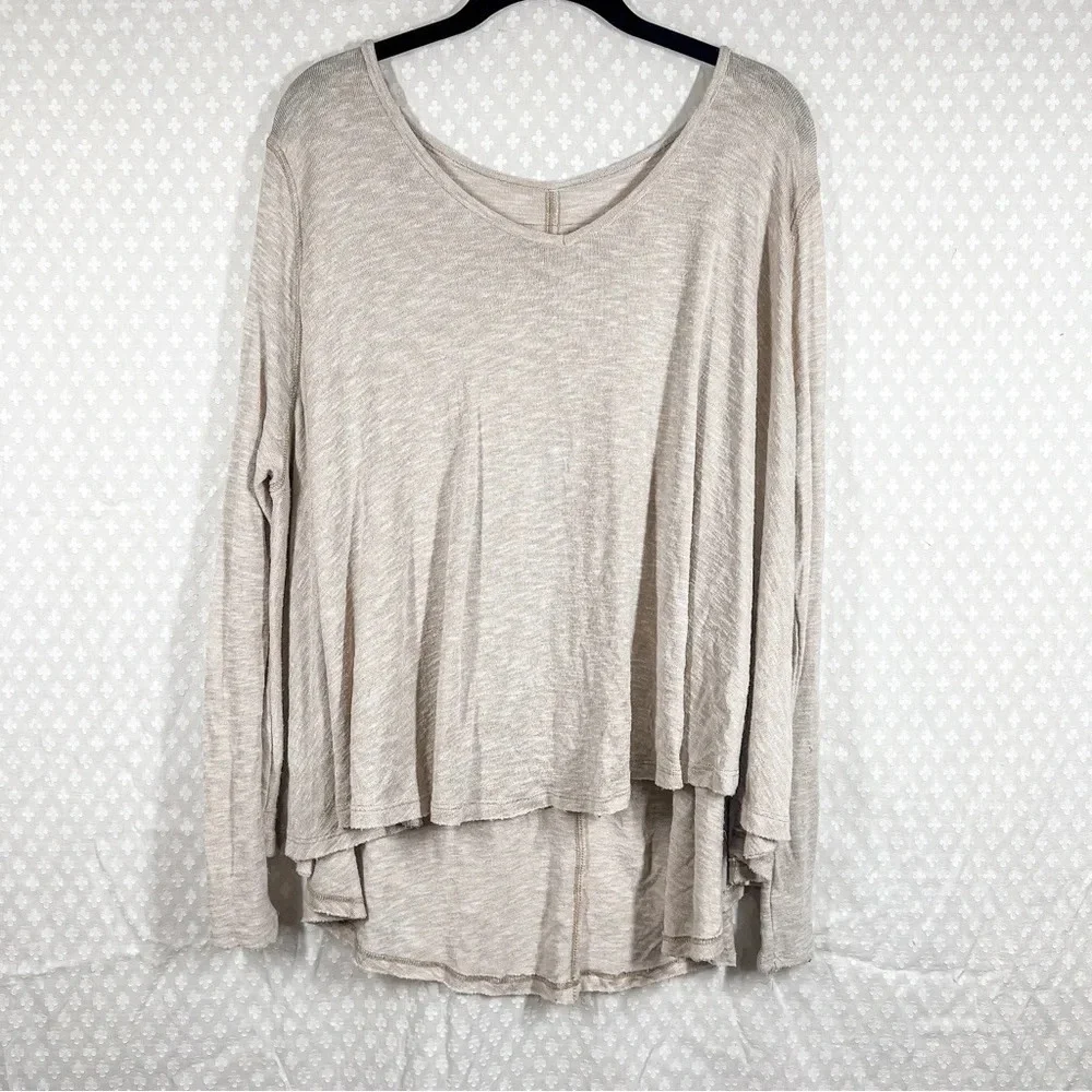Free People We The Free Cream Flowy Long Sleeve Hi Low Top
